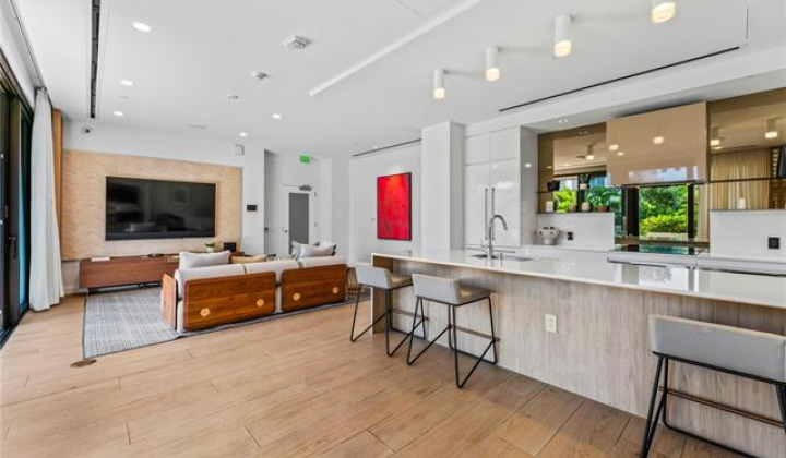 987 Queen Street,Honolulu,Hawaii,96814,1 BathroomBathrooms,Condo/Townhouse,Queen,25,17877379