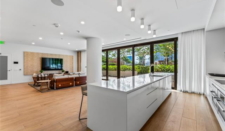 987 Queen Street,Honolulu,Hawaii,96814,1 BathroomBathrooms,Condo/Townhouse,Queen,25,17877379