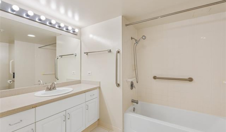 1314 Kalakaua Avenue,Honolulu,Hawaii,96826,2 Bedrooms Bedrooms,1 BathroomBathrooms,Condo/Townhouse,Kalakaua,6,17878597
