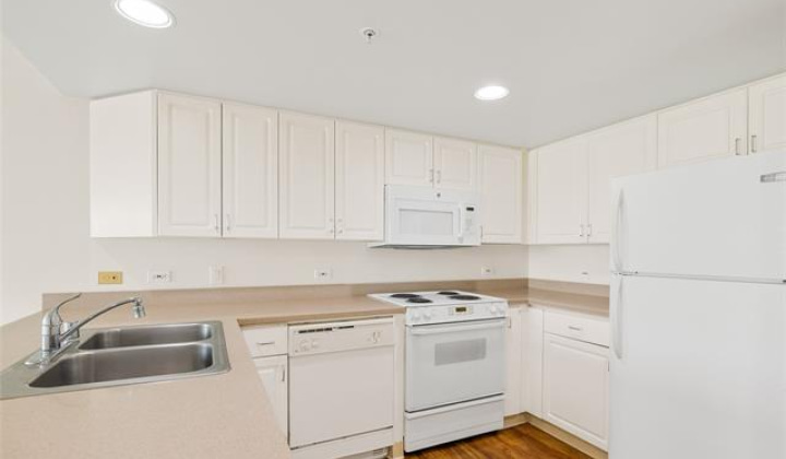 1314 Kalakaua Avenue,Honolulu,Hawaii,96826,2 Bedrooms Bedrooms,1 BathroomBathrooms,Condo/Townhouse,Kalakaua,6,17878597