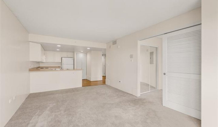 1314 Kalakaua Avenue,Honolulu,Hawaii,96826,2 Bedrooms Bedrooms,1 BathroomBathrooms,Condo/Townhouse,Kalakaua,6,17878597