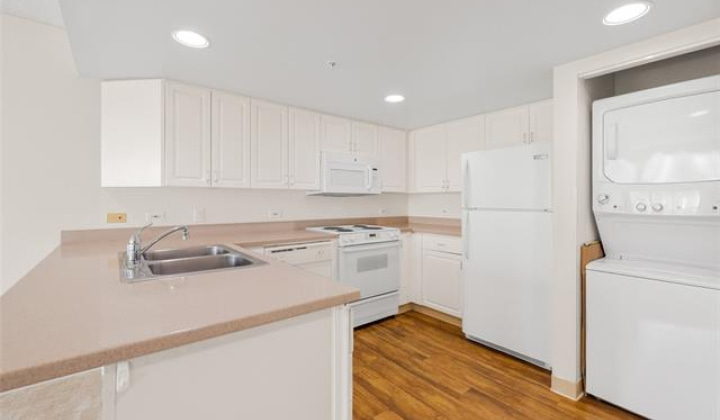 1314 Kalakaua Avenue,Honolulu,Hawaii,96826,2 Bedrooms Bedrooms,1 BathroomBathrooms,Condo/Townhouse,Kalakaua,6,17878597