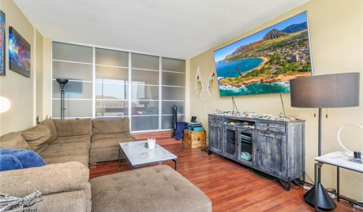 511 Hahaione Street,Honolulu,Hawaii,96825,1 Bedroom Bedrooms,1 BathroomBathrooms,Condo/Townhouse,Hahaione,20,17881672
