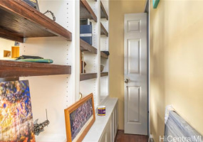 511 Hahaione Street,Honolulu,Hawaii,96825,1 Bedroom Bedrooms,1 BathroomBathrooms,Condo/Townhouse,Hahaione,20,17881672