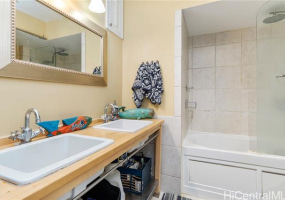 511 Hahaione Street,Honolulu,Hawaii,96825,1 Bedroom Bedrooms,1 BathroomBathrooms,Condo/Townhouse,Hahaione,20,17881672