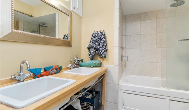 511 Hahaione Street,Honolulu,Hawaii,96825,1 Bedroom Bedrooms,1 BathroomBathrooms,Condo/Townhouse,Hahaione,20,17881672