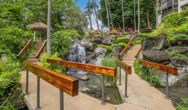 511 Hahaione Street,Honolulu,Hawaii,96825,1 Bedroom Bedrooms,1 BathroomBathrooms,Condo/Townhouse,Hahaione,20,17881672