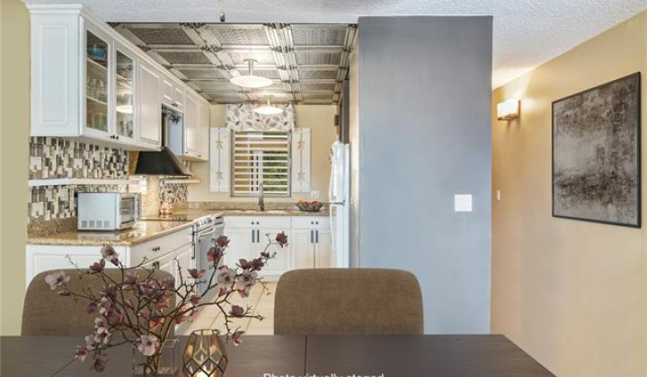 511 Hahaione Street,Honolulu,Hawaii,96825,1 Bedroom Bedrooms,1 BathroomBathrooms,Condo/Townhouse,Hahaione,20,17881672