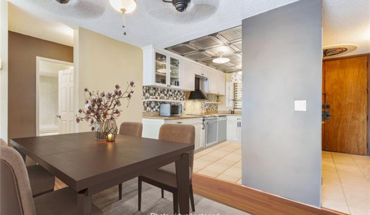 511 Hahaione Street,Honolulu,Hawaii,96825,1 Bedroom Bedrooms,1 BathroomBathrooms,Condo/Townhouse,Hahaione,20,17881672