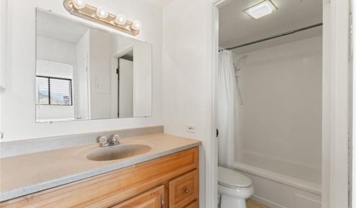 2240 Kuhio Avenue,Honolulu,Hawaii,96815,1 Bedroom Bedrooms,1 BathroomBathrooms,Condo/Townhouse,Kuhio,24,17885544