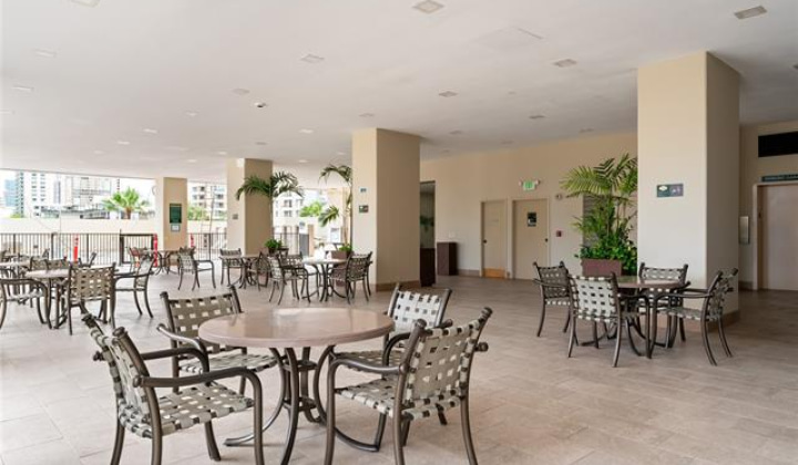 2240 Kuhio Avenue,Honolulu,Hawaii,96815,1 Bedroom Bedrooms,1 BathroomBathrooms,Condo/Townhouse,Kuhio,24,17885544