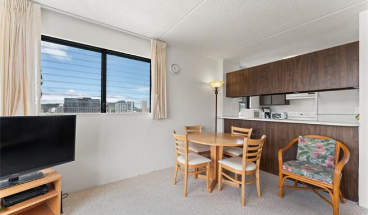 2240 Kuhio Avenue,Honolulu,Hawaii,96815,1 Bedroom Bedrooms,1 BathroomBathrooms,Condo/Townhouse,Kuhio,24,17885544