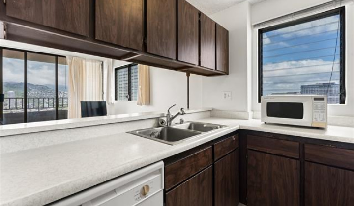 2240 Kuhio Avenue,Honolulu,Hawaii,96815,1 Bedroom Bedrooms,1 BathroomBathrooms,Condo/Townhouse,Kuhio,24,17885544