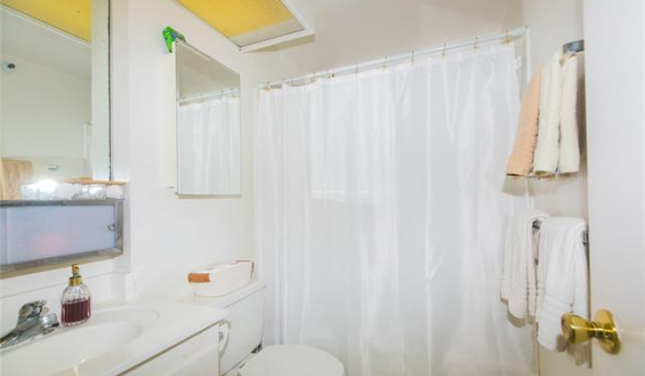 2724 Kahoaloha Lane,Honolulu,Hawaii,96826,2 ベッドルーム ベッドルーム,2 バスルームバスルーム,コンド / タウンハウス,Kahoaloha,11,17895715