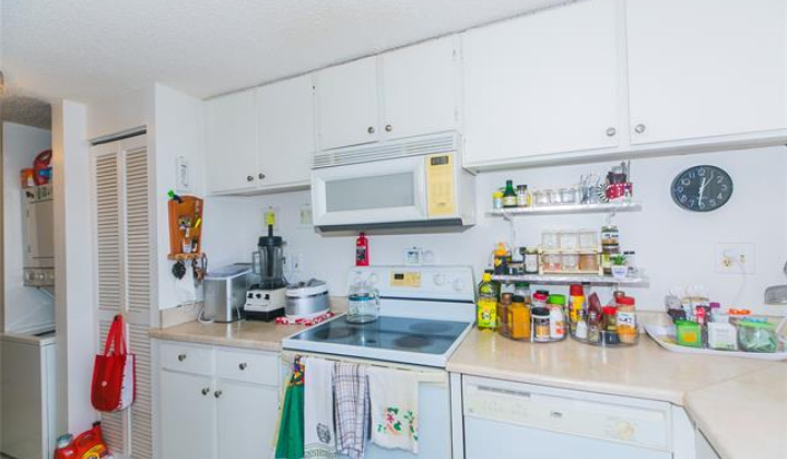 2724 Kahoaloha Lane,Honolulu,Hawaii,96826,2 ベッドルーム ベッドルーム,2 バスルームバスルーム,コンド / タウンハウス,Kahoaloha,11,17895715
