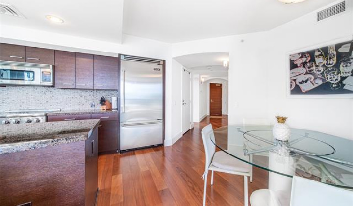 1837 Kalakaua Avenue,Honolulu,Hawaii,96815,2 Bedrooms Bedrooms,2 BathroomsBathrooms,Condo/Townhouse,Kalakaua,24,17907325
