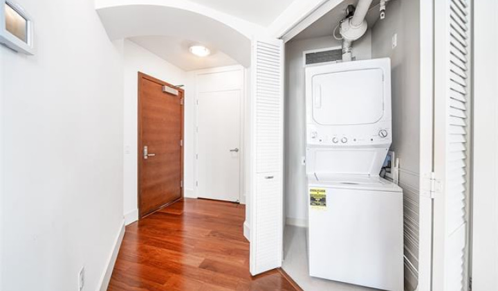 1837 Kalakaua Avenue,Honolulu,Hawaii,96815,2 Bedrooms Bedrooms,2 BathroomsBathrooms,Condo/Townhouse,Kalakaua,24,17907325