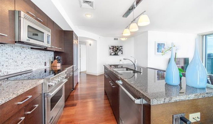1837 Kalakaua Avenue,Honolulu,Hawaii,96815,2 Bedrooms Bedrooms,2 BathroomsBathrooms,Condo/Townhouse,Kalakaua,24,17907325