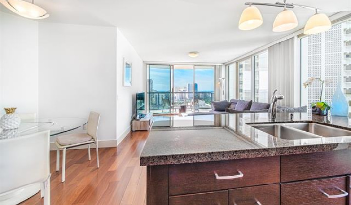 1837 Kalakaua Avenue,Honolulu,Hawaii,96815,2 Bedrooms Bedrooms,2 BathroomsBathrooms,Condo/Townhouse,Kalakaua,24,17907325