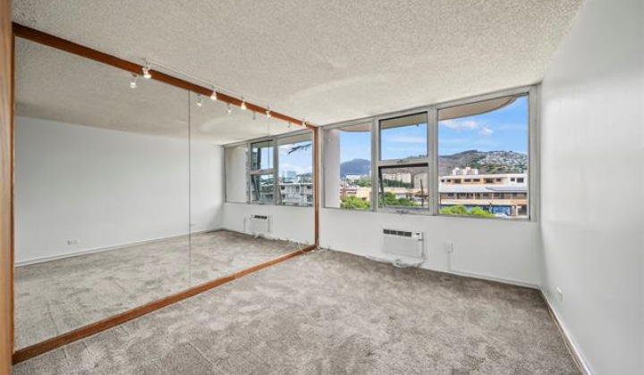 2825 South King Street,Honolulu,Hawaii,96826,2 Bedrooms Bedrooms,2 BathroomsBathrooms,Condo/Townhouse,South King,4,19056018
