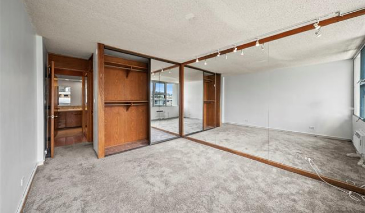 2825 South King Street,Honolulu,Hawaii,96826,2 Bedrooms Bedrooms,2 BathroomsBathrooms,Condo/Townhouse,South King,4,19056018