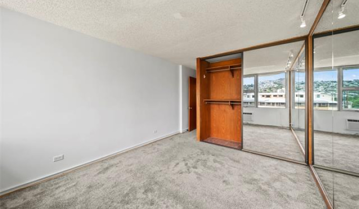 2825 South King Street,Honolulu,Hawaii,96826,2 Bedrooms Bedrooms,2 BathroomsBathrooms,Condo/Townhouse,South King,4,19056018