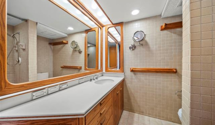 2825 South King Street,Honolulu,Hawaii,96826,2 Bedrooms Bedrooms,2 BathroomsBathrooms,Condo/Townhouse,South King,4,19056018