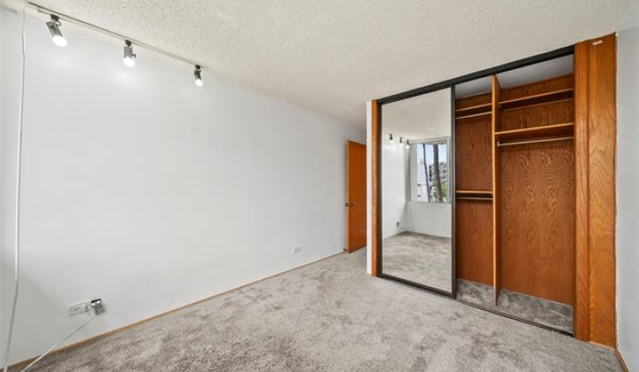 2825 South King Street,Honolulu,Hawaii,96826,2 Bedrooms Bedrooms,2 BathroomsBathrooms,Condo/Townhouse,South King,4,19056018