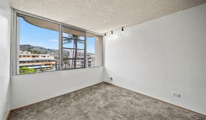 2825 South King Street,Honolulu,Hawaii,96826,2 Bedrooms Bedrooms,2 BathroomsBathrooms,Condo/Townhouse,South King,4,19056018