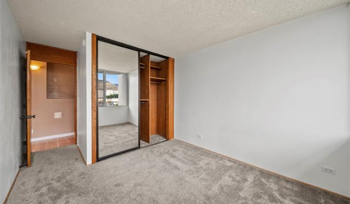2825 South King Street,Honolulu,Hawaii,96826,2 Bedrooms Bedrooms,2 BathroomsBathrooms,Condo/Townhouse,South King,4,19056018