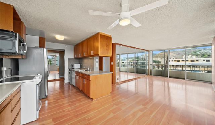 2825 South King Street,Honolulu,Hawaii,96826,2 Bedrooms Bedrooms,2 BathroomsBathrooms,Condo/Townhouse,South King,4,19056018