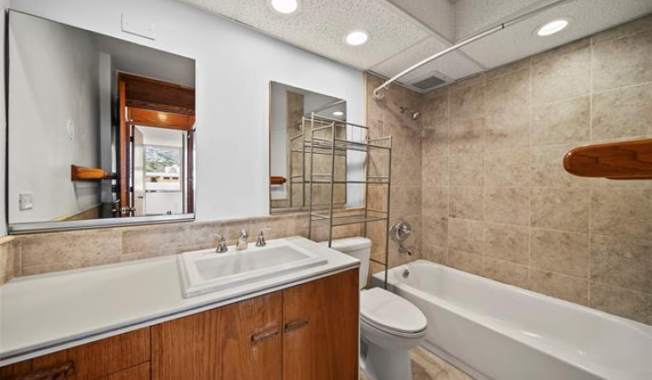 2825 South King Street,Honolulu,Hawaii,96826,2 Bedrooms Bedrooms,2 BathroomsBathrooms,Condo/Townhouse,South King,4,19056018