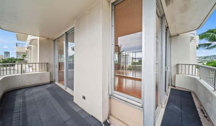 2825 South King Street,Honolulu,Hawaii,96826,2 Bedrooms Bedrooms,2 BathroomsBathrooms,Condo/Townhouse,South King,4,19056018