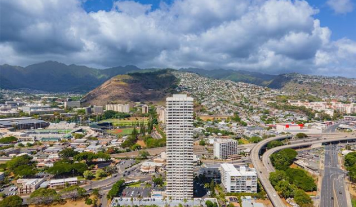 2825 South King Street,Honolulu,Hawaii,96826,2 Bedrooms Bedrooms,2 BathroomsBathrooms,Condo/Townhouse,South King,4,19056018