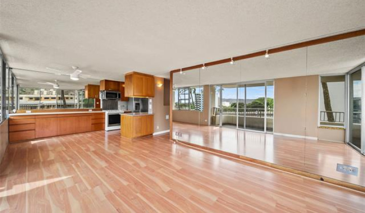 2825 South King Street,Honolulu,Hawaii,96826,2 Bedrooms Bedrooms,2 BathroomsBathrooms,Condo/Townhouse,South King,4,19056018
