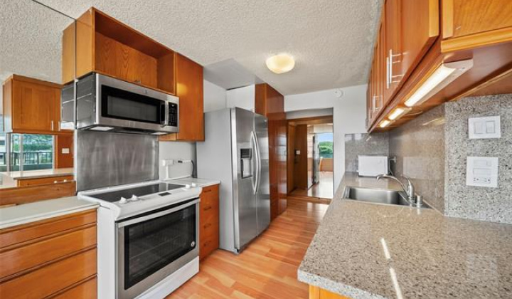 2825 South King Street,Honolulu,Hawaii,96826,2 Bedrooms Bedrooms,2 BathroomsBathrooms,Condo/Townhouse,South King,4,19056018