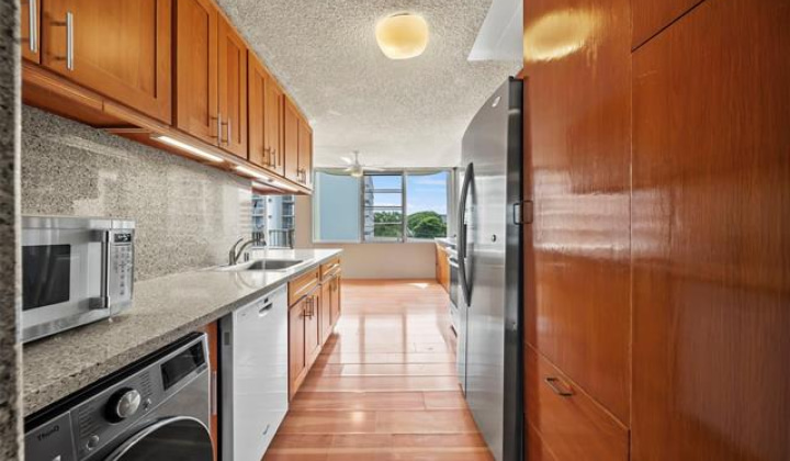 2825 South King Street,Honolulu,Hawaii,96826,2 Bedrooms Bedrooms,2 BathroomsBathrooms,Condo/Townhouse,South King,4,19056018
