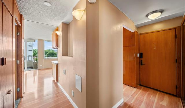 2825 South King Street,Honolulu,Hawaii,96826,2 Bedrooms Bedrooms,2 BathroomsBathrooms,Condo/Townhouse,South King,4,19056018