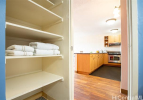 827 Kinau Street,Honolulu,Hawaii,96813,1 Bedroom Bedrooms,1 BathroomBathrooms,Condo/Townhouse,Kinau,1,17910275