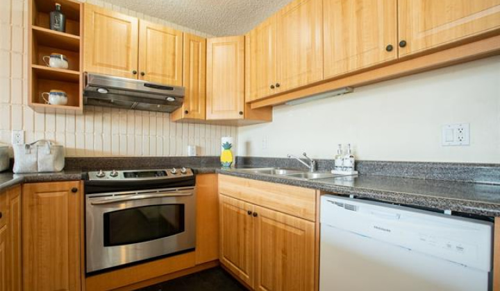 827 Kinau Street,Honolulu,Hawaii,96813,1 Bedroom Bedrooms,1 BathroomBathrooms,Condo/Townhouse,Kinau,1,17910275