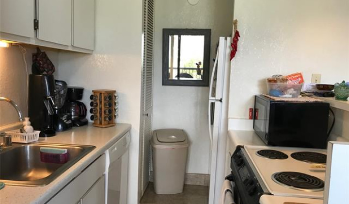 320 Liliuokalani Avenue,Honolulu,Hawaii,96815,2 Bedrooms Bedrooms,1 BathroomBathrooms,Condo/Townhouse,Liliuokalani,8,18374498