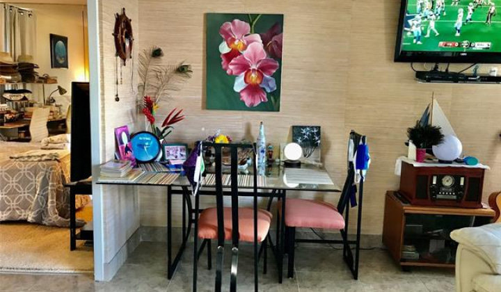 320 Liliuokalani Avenue,Honolulu,Hawaii,96815,2 Bedrooms Bedrooms,1 BathroomBathrooms,Condo/Townhouse,Liliuokalani,8,18374498