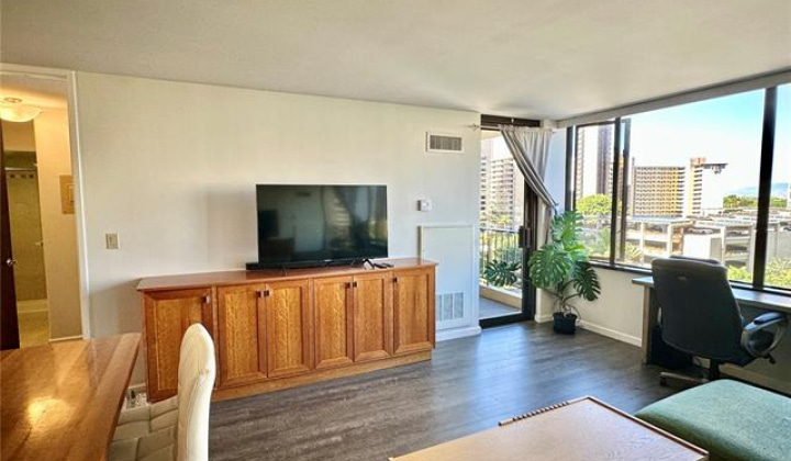 411 Hobron Lane,Honolulu,Hawaii,96815,1 Bedroom Bedrooms,1 BathroomBathrooms,Condo/Townhouse,Hobron,9,18376823