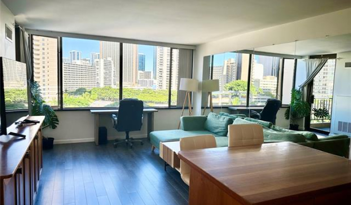 411 Hobron Lane,Honolulu,Hawaii,96815,1 Bedroom Bedrooms,1 BathroomBathrooms,Condo/Townhouse,Hobron,9,18376823
