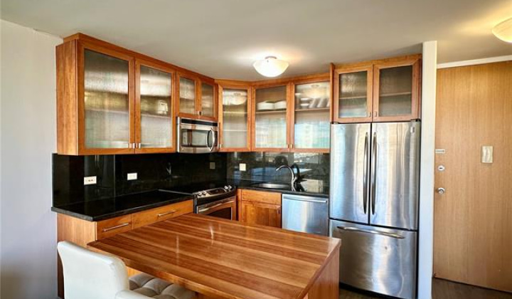 411 Hobron Lane,Honolulu,Hawaii,96815,1 Bedroom Bedrooms,1 BathroomBathrooms,Condo/Townhouse,Hobron,9,18376823