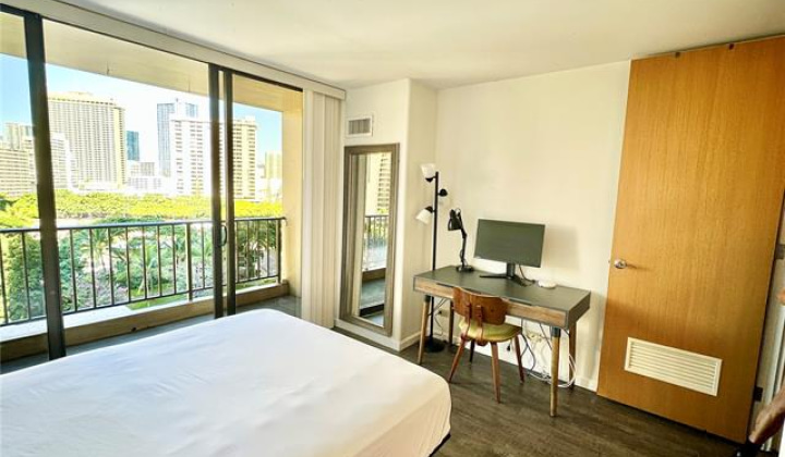 411 Hobron Lane,Honolulu,Hawaii,96815,1 Bedroom Bedrooms,1 BathroomBathrooms,Condo/Townhouse,Hobron,9,18376823