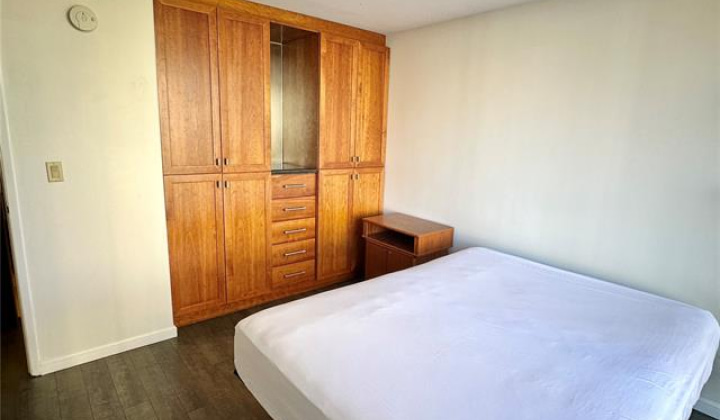 411 Hobron Lane,Honolulu,Hawaii,96815,1 Bedroom Bedrooms,1 BathroomBathrooms,Condo/Townhouse,Hobron,9,18376823