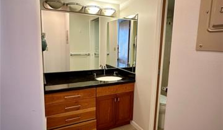 411 Hobron Lane,Honolulu,Hawaii,96815,1 Bedroom Bedrooms,1 BathroomBathrooms,Condo/Townhouse,Hobron,9,18376823