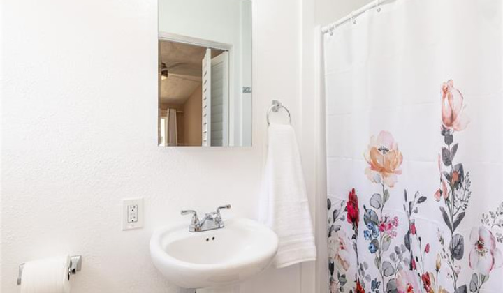 49-721 Kamehameha Highway,Kaaawa,Hawaii,96730,4 Bedrooms Bedrooms,4 BathroomsBathrooms,Single family,Kamehameha,17918161