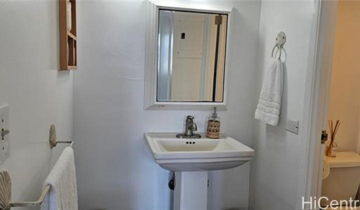 2240 Kuhio Avenue,Honolulu,Hawaii,96815,1 Bedroom Bedrooms,1 BathroomBathrooms,Condo/Townhouse,Kuhio,9,19107759